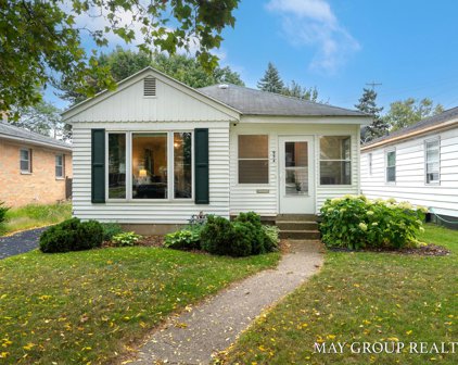 954 Lake Michigan Drive NW, Grand Rapids