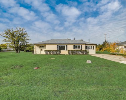 1180 Ash Road, Hoffman Estates