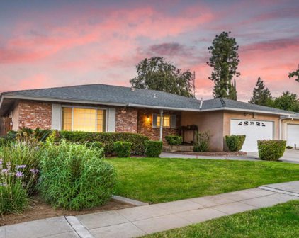 6454 N Angus Street, Fresno