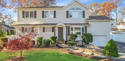 580 Thorn Street, N. Babylon
