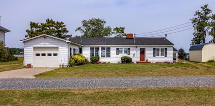 668 Narrows Beach Road, Hague