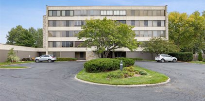 820 Club House  Road Unit 2E, North Liberty