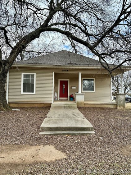 1424 W 1st Street, Sulphur
