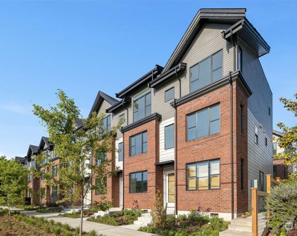8332 F (NA-6) 13th Avenue NW, Seattle