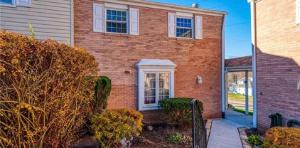 5 Oxford Court, Mccandless