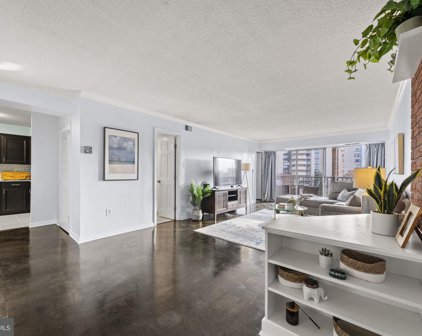 1300 Army Navy Dr Unit #916, Arlington