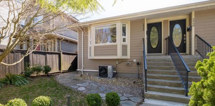 223 W 19th Street, North Vancouver