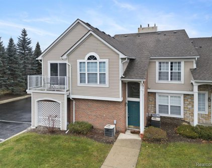 5876 PINE AIRES, Sterling Heights