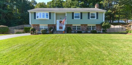 160 Charles Cir, Stoughton