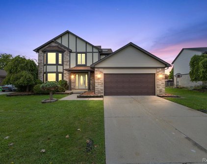 2116 HIDDEN TRAIL, Sterling Heights