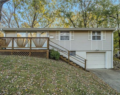 5913 N Garfield Avenue, Gladstone