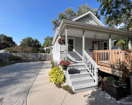 1713 LYON, Port Huron