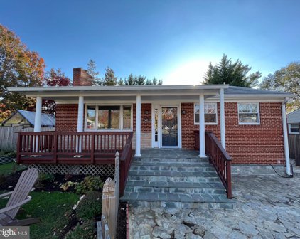 6400 Bells Mill Rd, Bethesda
