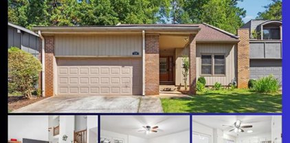 210 Leeward Lane, Roswell