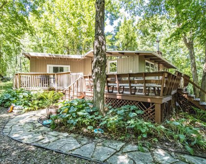 2373 Crazy Horse Ne Road, North Liberty