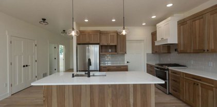 808 Van Allen Way, Hamilton