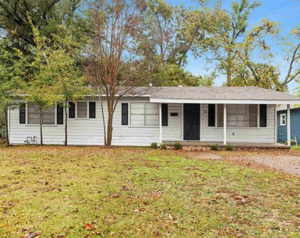 516 West Blair Street, Mineola