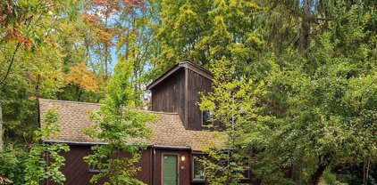 141 E Main St, Hopkinton