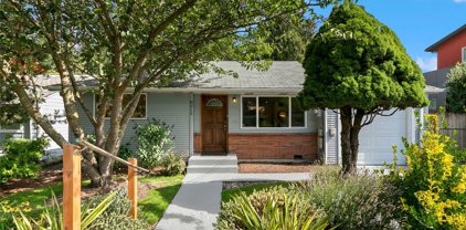 8212 Ravenna Avenue NE, Seattle