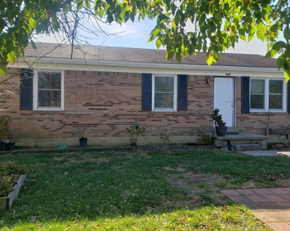 1805 Oakwood Ct, Shelbyville