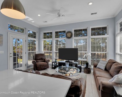 29 Silverspring Drive, Lakewood