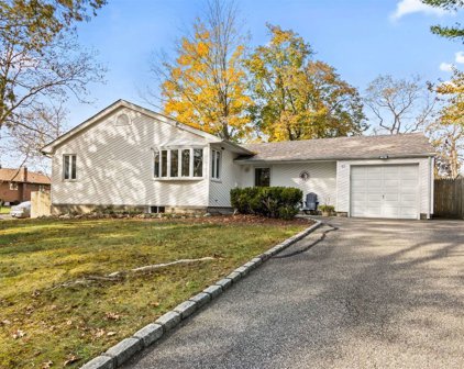 62 Hedgerow Lane, Commack