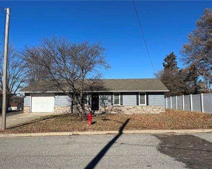 906 W 24th Terrace, Higginsville