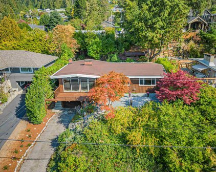 734 Crystal Court, North Vancouver