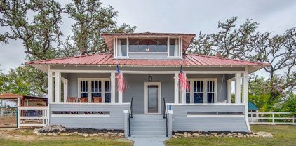 102 W Main St, Waring
