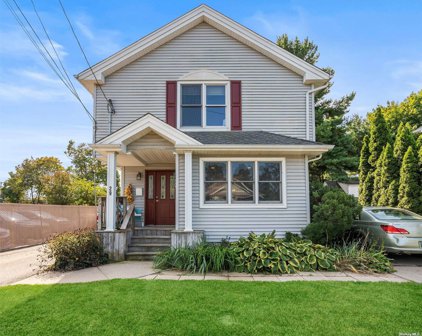 29 Willis Avenue, Syosset
