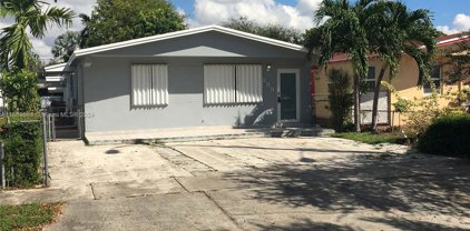 839 W 34th St, Hialeah