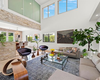 1932 N Oak Haven Cir, Miami