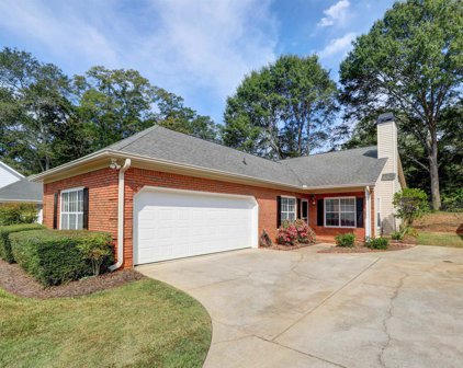 190 Woodgate Cir, Fayetteville
