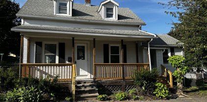 46 Chestnut St, West Springfield