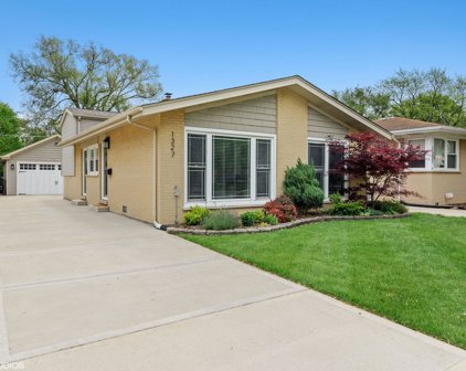 1327 S Highland Avenue, Arlington Heights
