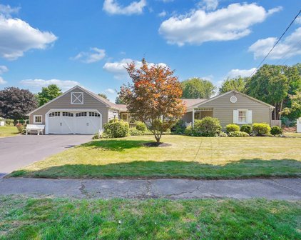 39 Barn Rd, Agawam