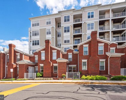 1645 International Dr Unit #TH14, Mclean