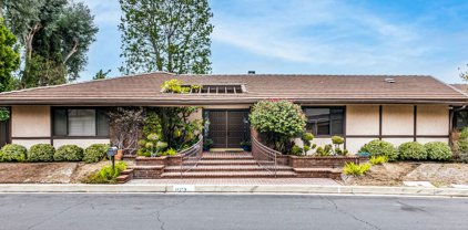 17253 Luverne Place, Encino