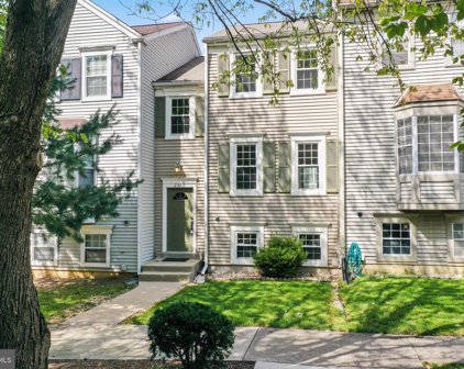 2366 Hunters Square Ct, Reston