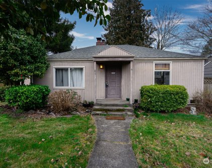 10861 Crestwood Drive S, Seattle