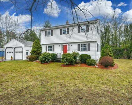 19 Rockpoint Road, Southborough