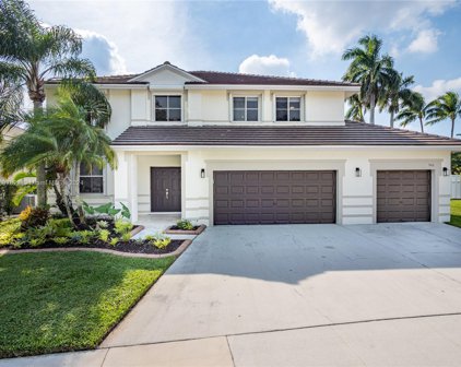 946 Greenwood Rd, Weston