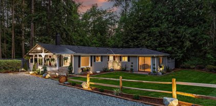 3424 Lake Langlois Road NE, Carnation