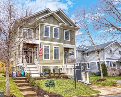 211 W Cameron Rd, Falls Church