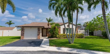 671 Green River Ln, Davie