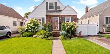 163-46 20th Avenue, Whitestone