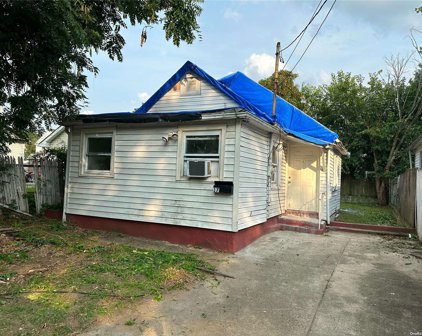 17 Roquette Avenue, Elmont