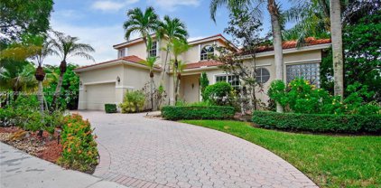 531 Stonemont Dr, Weston