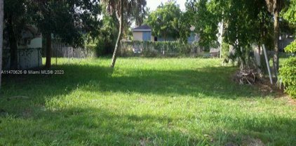 8 Nw Ct, Fort Lauderdale