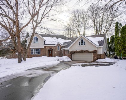 8 Red Pine Lane, North Oaks